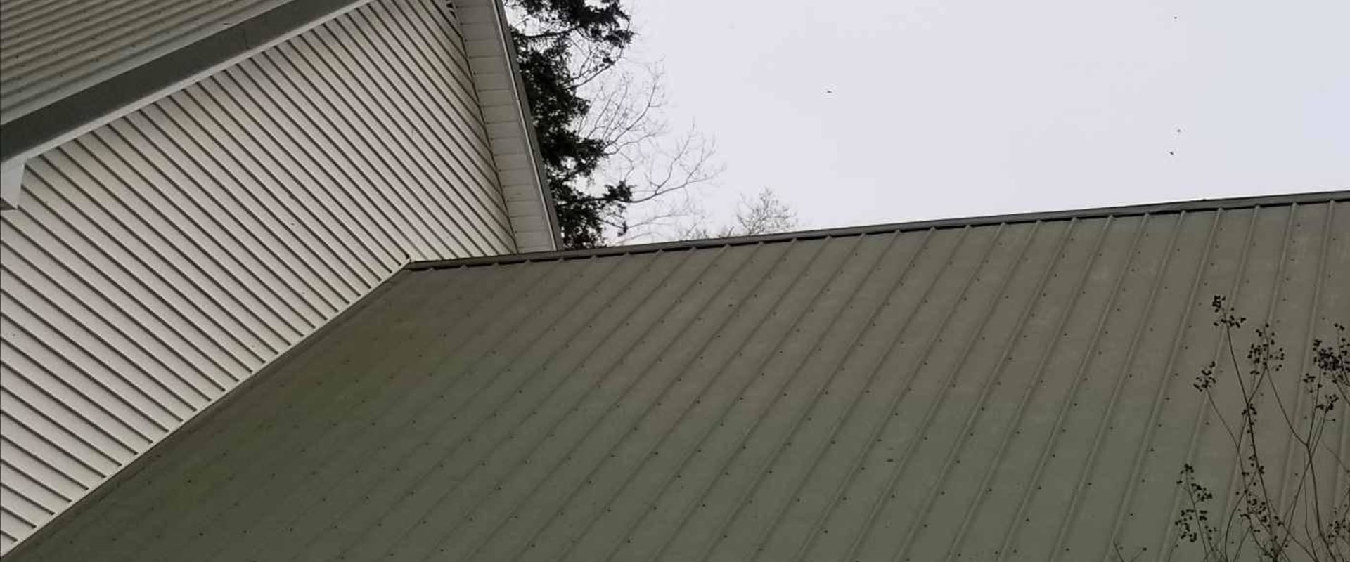 How many years do metal roofs last?