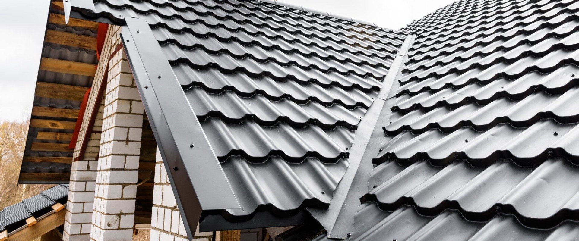 Why Hiring A Roofing Contractor Is Essential For Metal Roofing In Deerfield Beach, FL