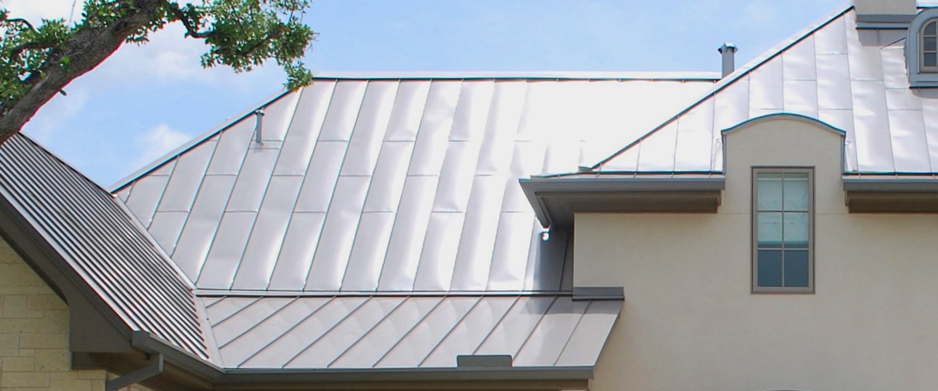 Do metal roofs repel heat?