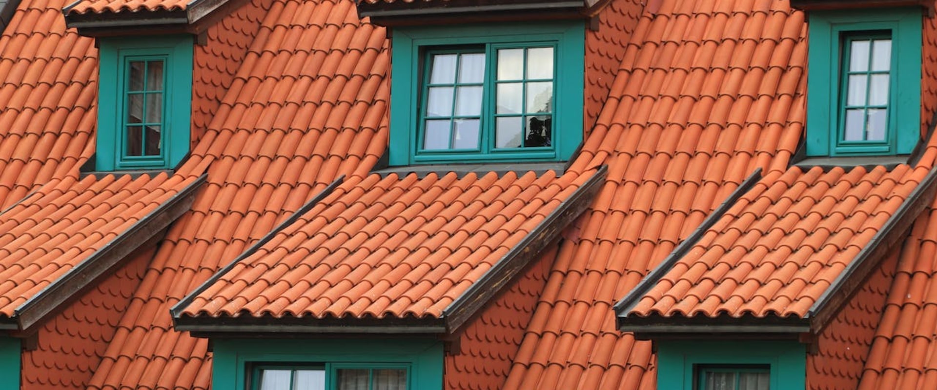 Pros Of Hiring A Roofing Contractor In Mclean, VA, For Metal Roofing Projects