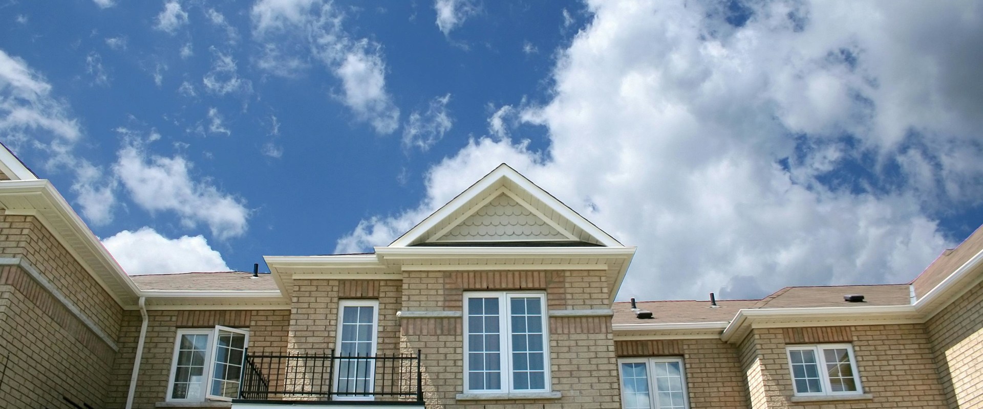 Seamless Gutters Installation For Metal Roofing In Orlando: What You Need To Know