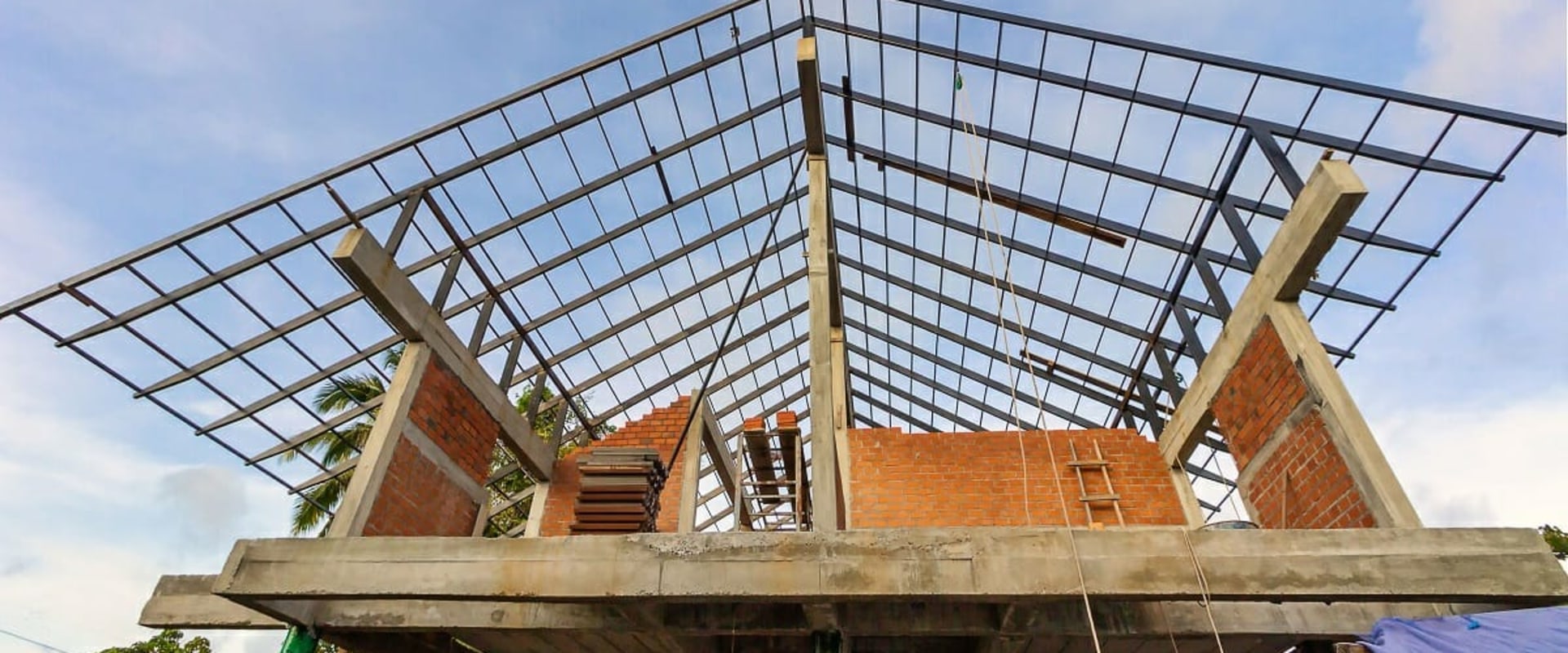 How Secondary Steelwork Services Enhance Metal Roofing Projects In The United Kingdom