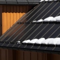 Are metal roofs colder in winter?